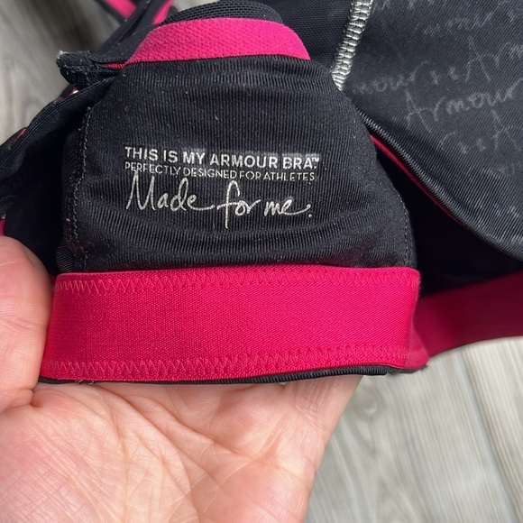 Under Armour Heat Gear Armour Compression Sports Bra Racerback 32 C Black/Pink - Picture 4 of 5
